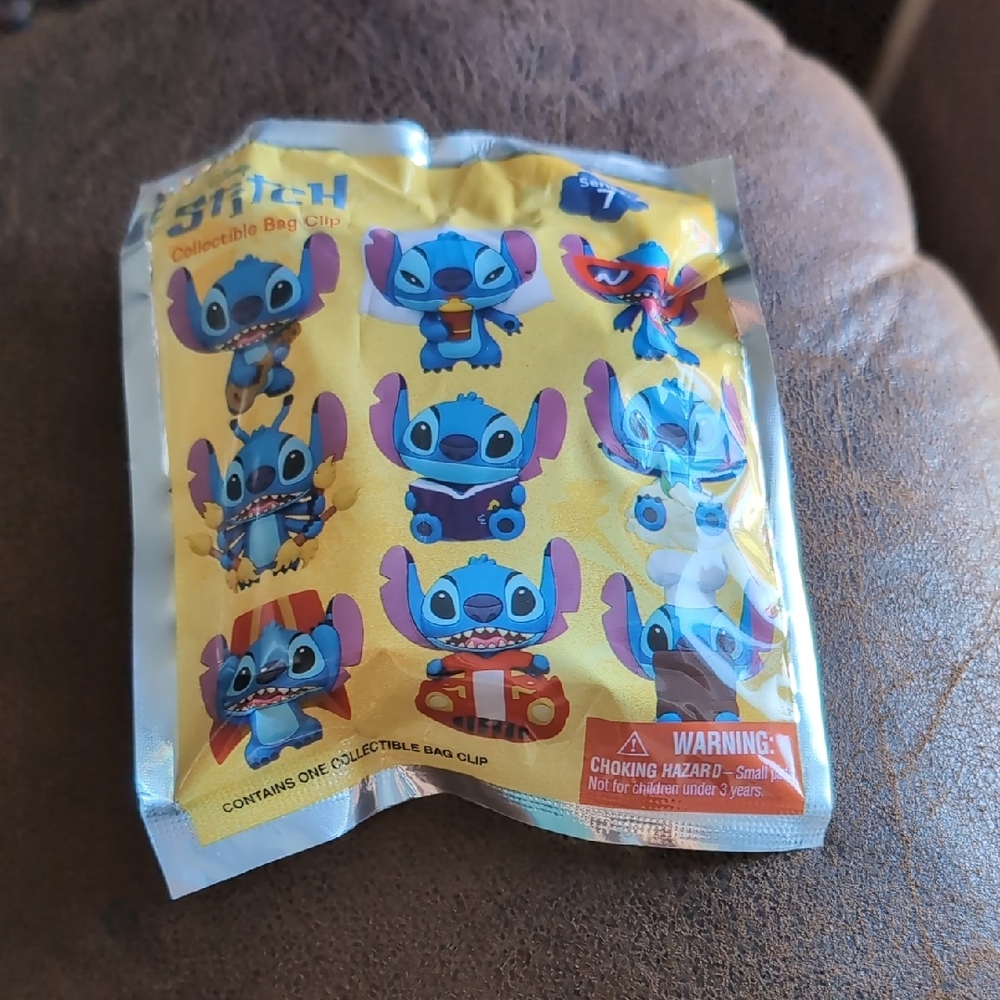2/10🍀Stitch Collectible Bag Clip